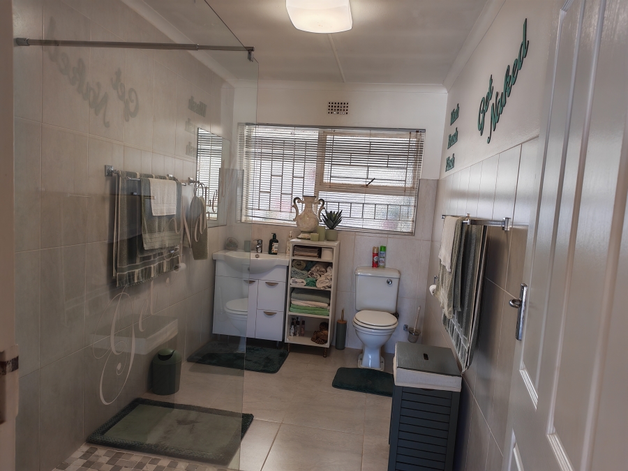 3 Bedroom Property for Sale in Palmiet Western Cape